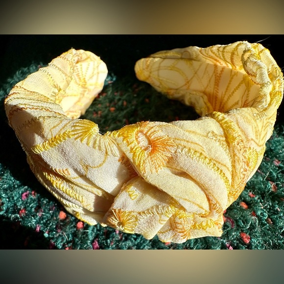 ‼️RARE‼️🎸ANTHROPOLGIE🎸🔥NWOT🔥Yellow Embroidered Sunburst Headband - Picture 4 of 16